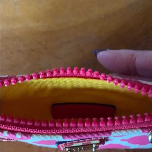 Dooney & Bourke small wristlet to card card money - Picture 3 of 3